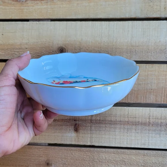 Vintage Japanese Flower-Shaped Bowl With Koi Fish Gold Trim Marked Hasshu-Gama - Picture 15 of 16